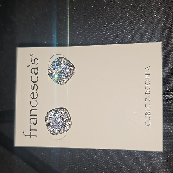 Sparkly diamond stud earrings - Picture 3 of 4